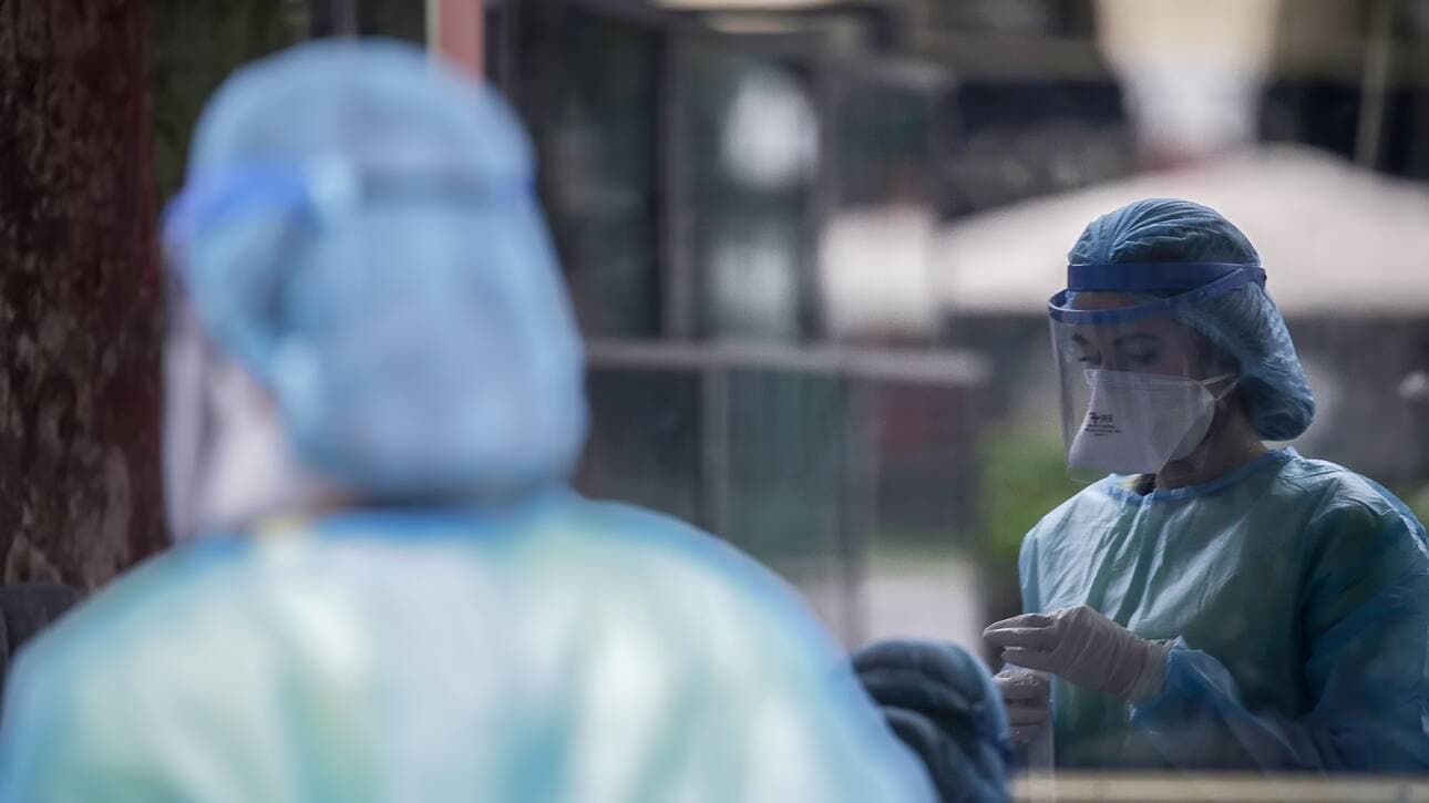 Οι μεταλλάξεις του ιού αγχώνουν τους επιστήμονες - Πιθανά νέα μέτρα