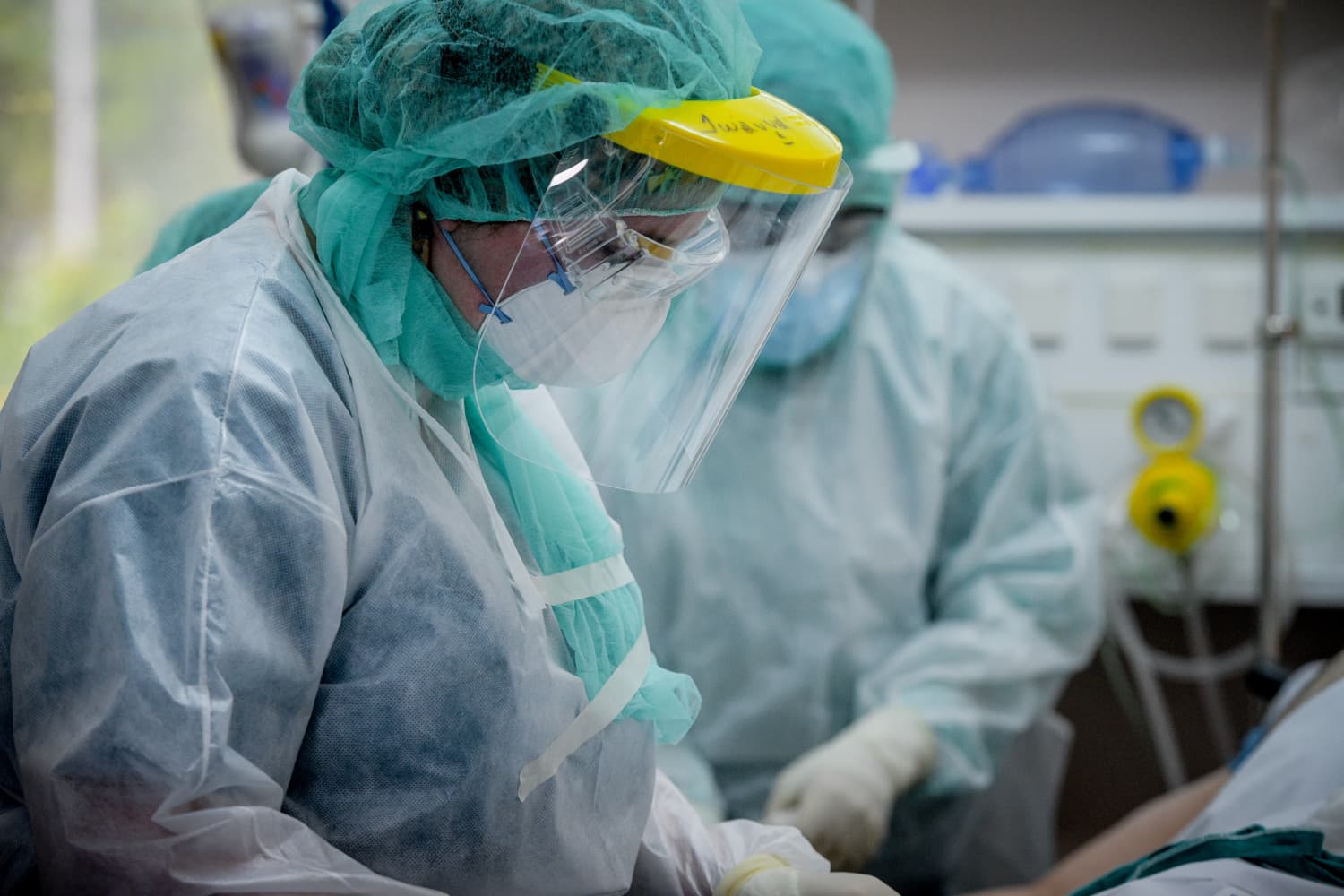 585 νέα κρούσματα - 28 νέοι θάνατοι