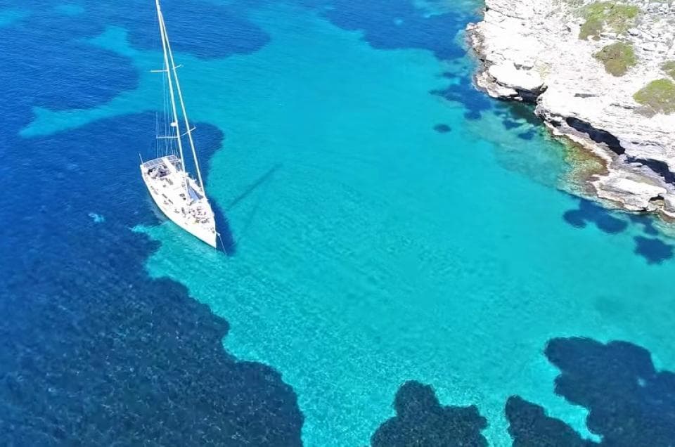 Δύο εντυπωσιακά ακρωτήρια στην Πελοπόννησο