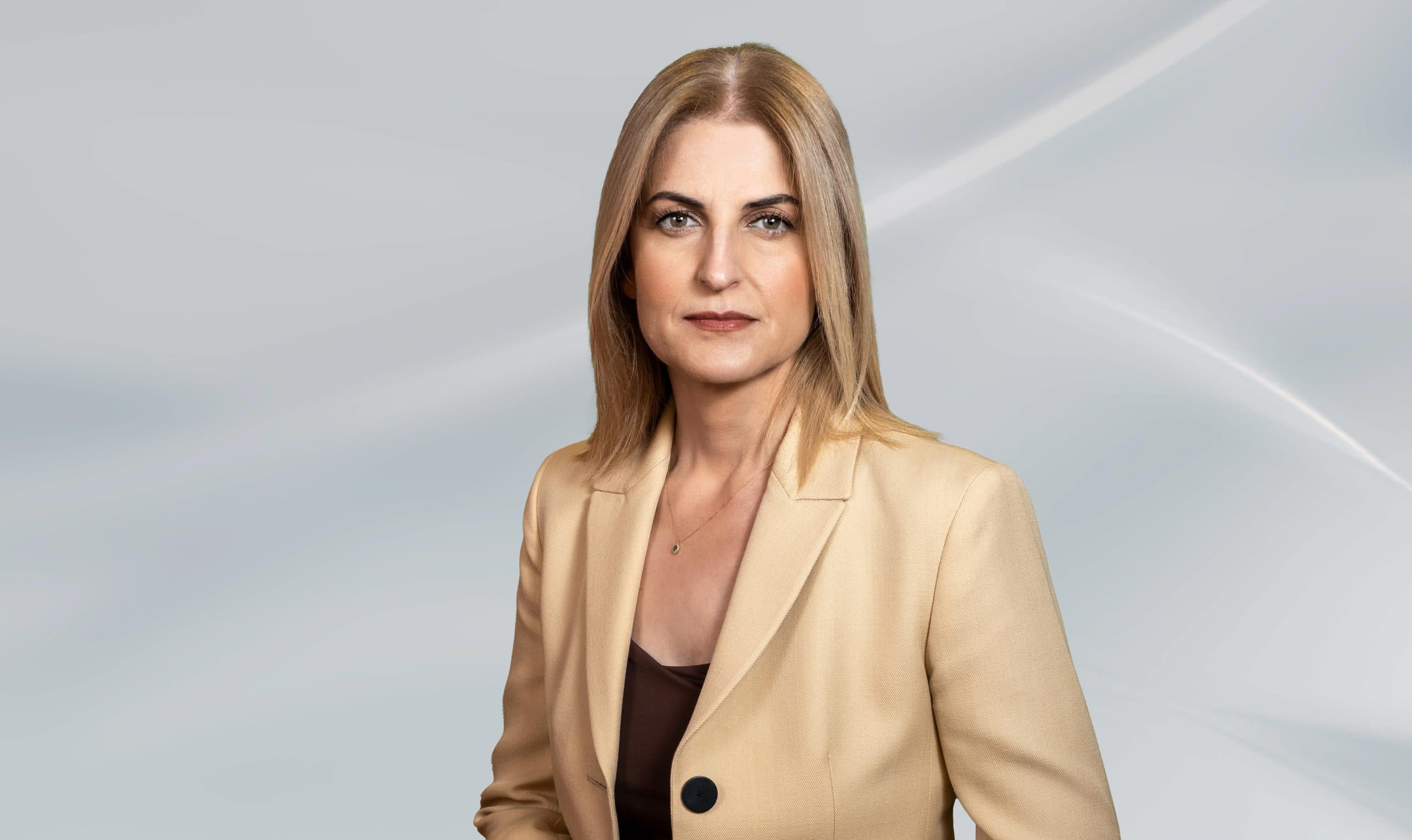 Δώρα Αυγέρη / «Η κυβέρνηση κάνει ό,τι μπορεί για να μη διαλευκανθεί το έγκλημα των Τεμπών»