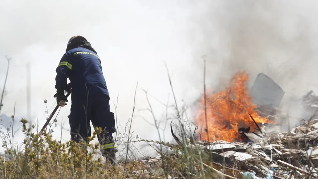 Πολύφερνος εκπαιδευτικός πίσω από φωτιές στη Βάρη