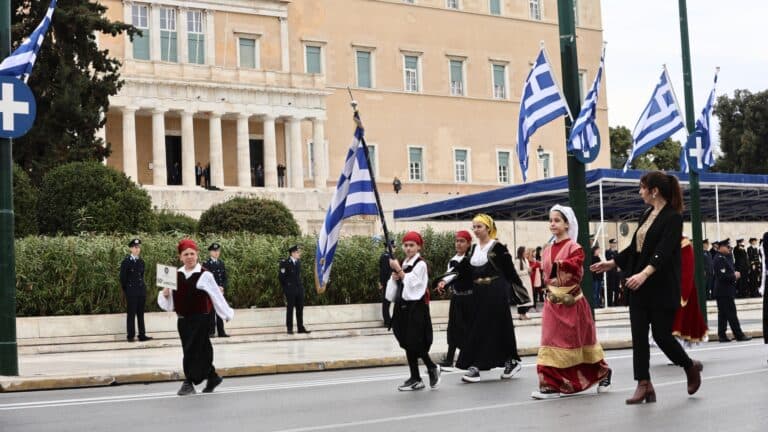25η Μαρτίου: Η μεγάλη μαθητική παρέλαση στο Σύνταγμα
