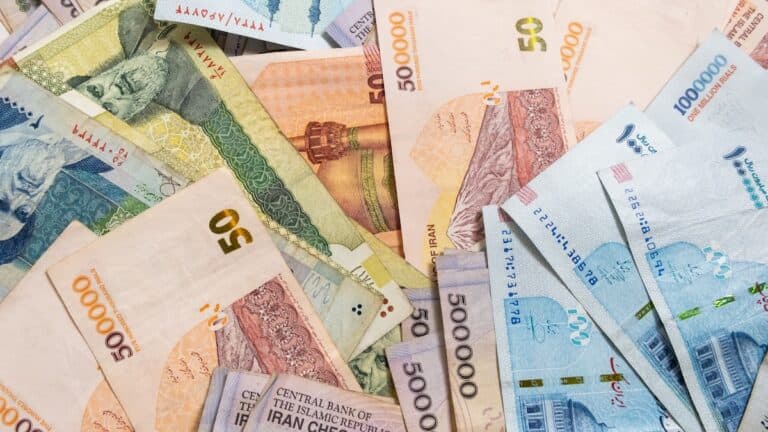 Πρωτοφανής κατάρρευση του ιρανικού νομίσματος – Ένα ριάλ ισούται πια με 0 ευρώ