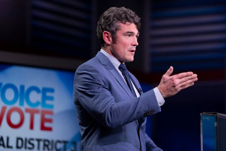 Η παραίτηση-βόμβα του Κεντ και η κρυφή συνάντηση με Βανς – Όλο το παρασκήνιο