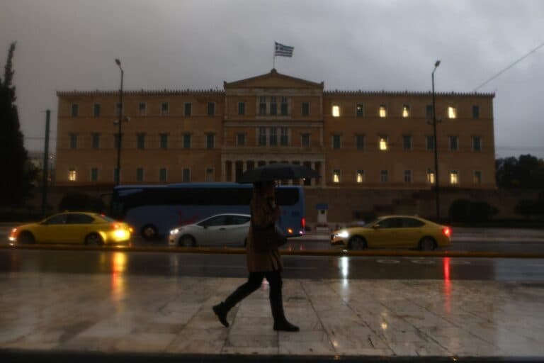 Κακοκαιρία Erminio πλήττει την Αττική με ισχυρές βροχοπτώσεις