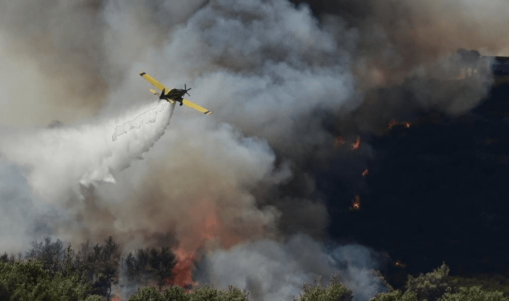 Φωτιά στην Αττική / Οι φλόγες έφτασαν στη Νέα Πεντέλη - Μήνυμα 112 για εκκένωση προς Χαλάνδρι