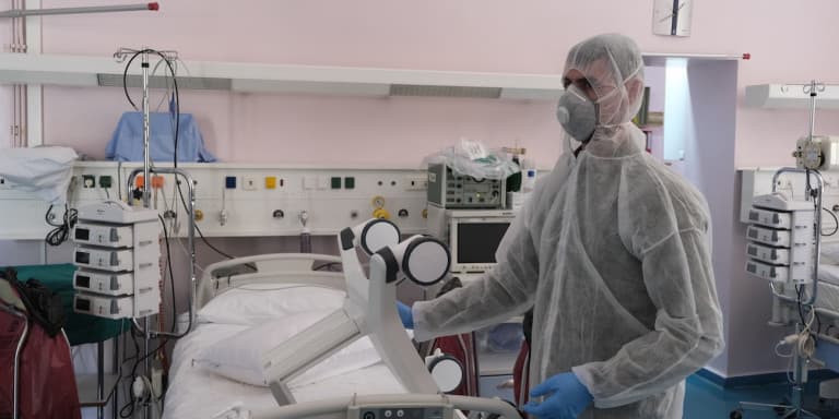 Κορωνοϊός: 13 νεκροί στην Ελλάδα -«Δεν θέλουμε να καταρρεύσουν τα νοσοκομεία μας, δεν θέλουμε εκατόμβες νεκρών»