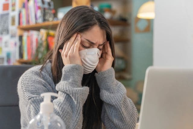 Είναι οι γυναίκες το «ισχυρό φύλο» στον κοροναϊό; Τι δείχνουν τα στοιχεία