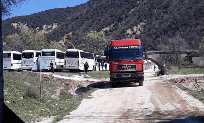 Μαζικές μετακινήσεις προσφύγων και μεταναστών εν μέσω κυβερνητικής απαγόρευσης κυκλοφορίας