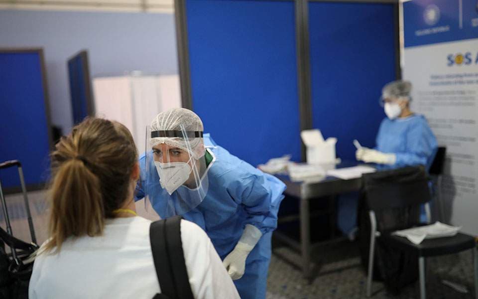 Χωρίς υποχρεωτικά τεστ ανοίγει σταδιακά ο τουρισμός