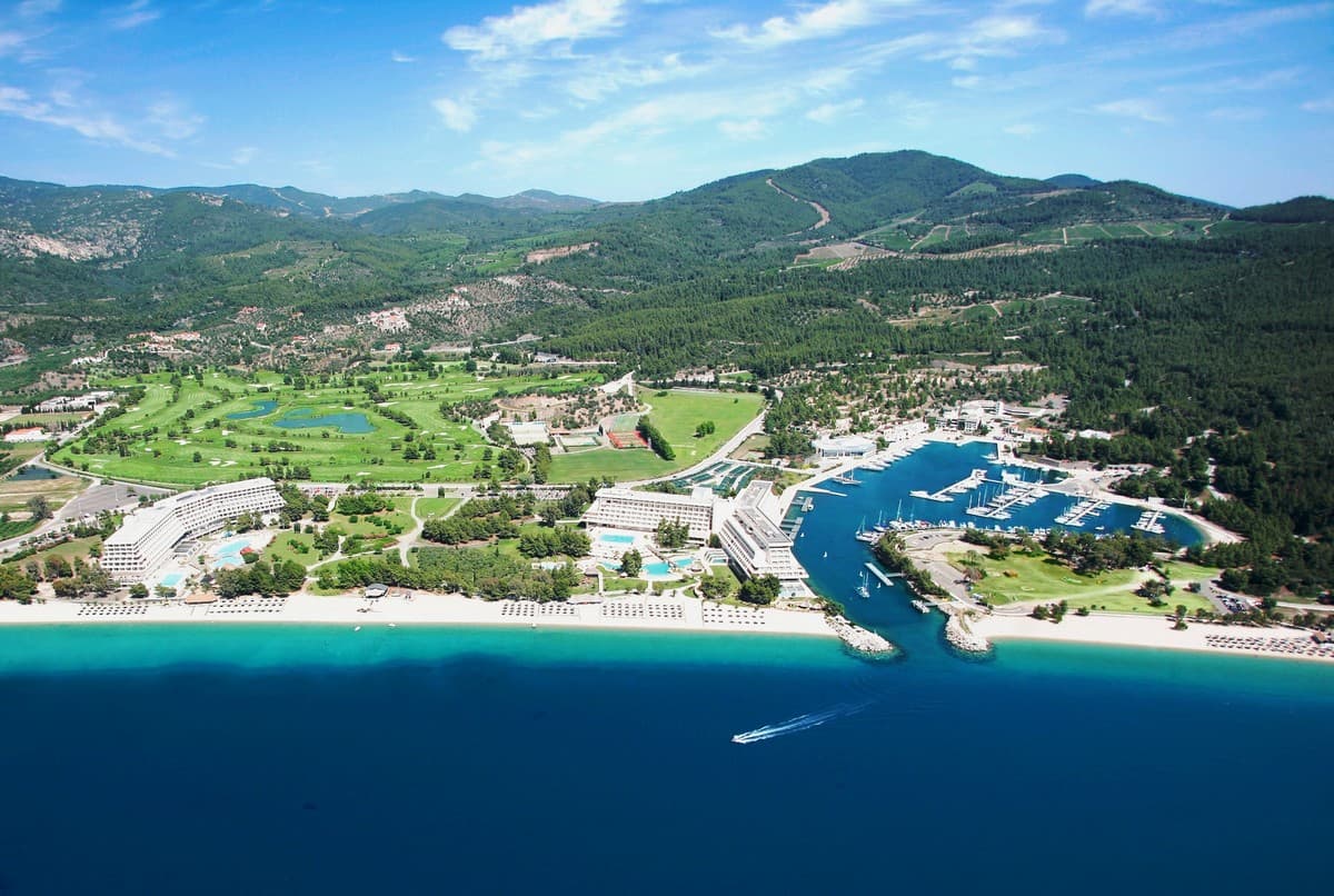 Ανοίγει το Πόρτο Καράς - Νέα εποχή για το ιστορικό ξενοδοχείο