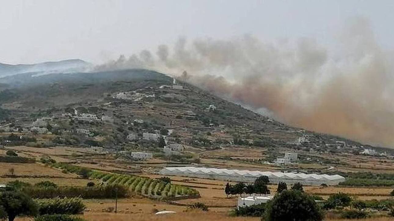 Πάρος: Μεγάλη φωτιά σε εξέλξη-Απειλείται οικισμός