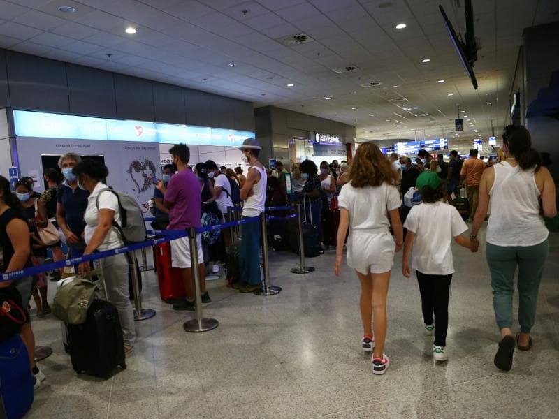 Νέες οδηγίες ΥΠΑ: Και με self test θα ταξιδεύουν προς τα νησιά οι ανήλικοι 12-17 ετών