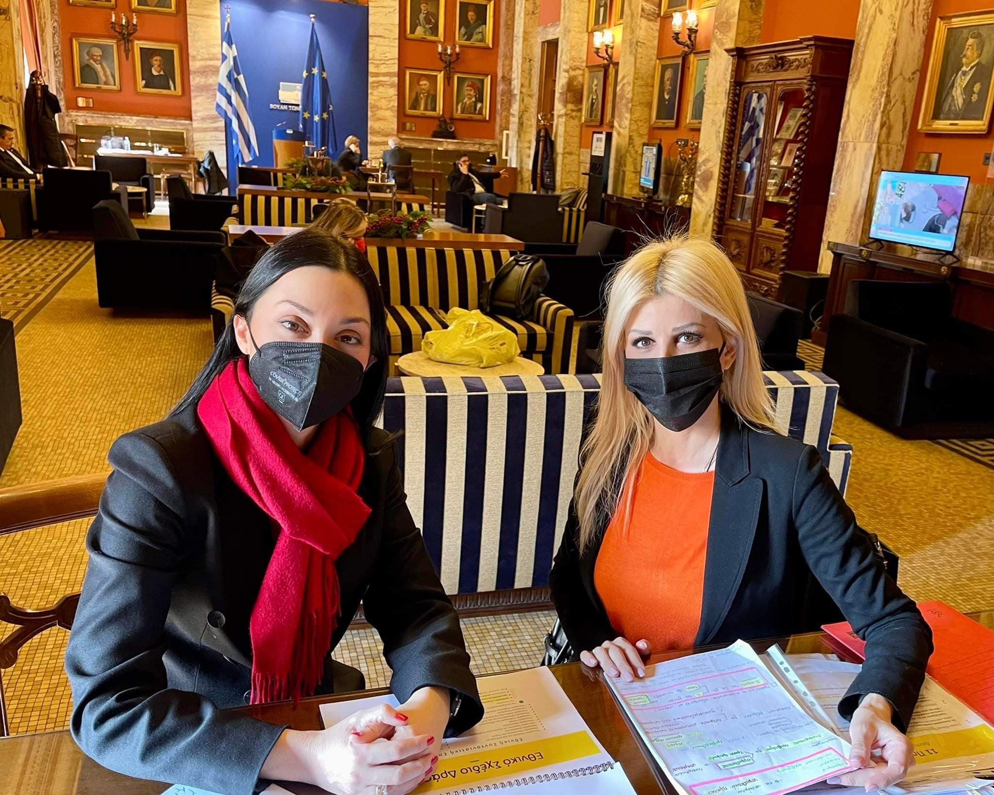 Συνάντηση της Έλενας Ράπτη με την Νάντια Γιαννακοπούλου για την προστασία των παιδιών