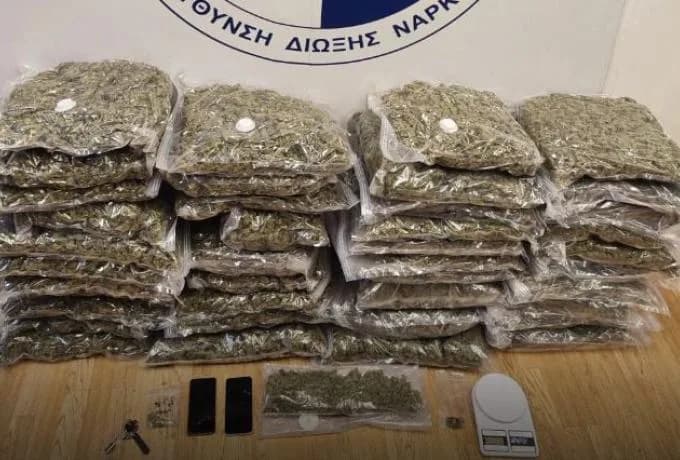 Συνελήφθη 35χρονος που παρέλαβε ταχυδρομικά δέματα με 23 κιλά κάνναβης.