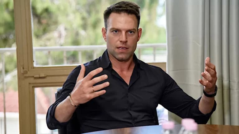 Έβγαλε “ΝΟΤΑΜ” ο Στέφανος Κασσελάκης! «O ΣΥΡΙΖΑ ήταν παρωχημένος – Δεν είχα την έγκριση Τσίπρα για να κατέβω, τι να πει κι η Έφη που είχε δημόσια έγκριση … ετών;»