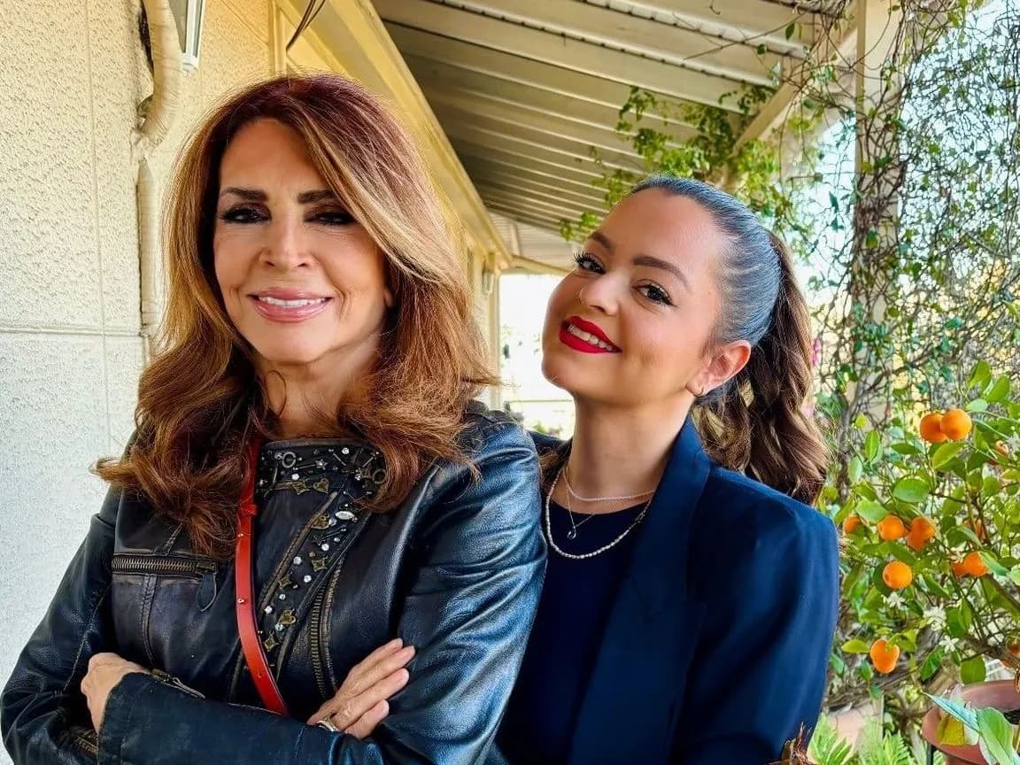 Η Μαριτίνα Ντενίση γιορτάζει τα 24α της γενέθλια και η μαμά Μιμή Ντενίση εξήγησε γιατί τη θαυμάζει