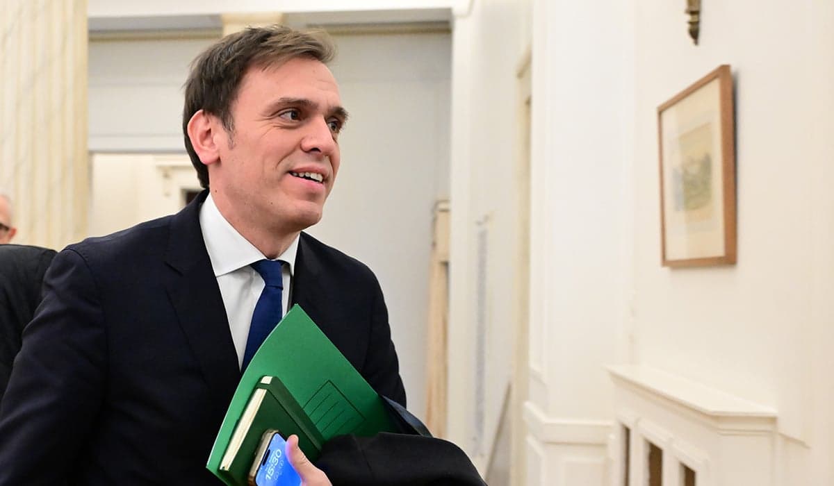 Αναστάτωση στη Βουλή λόγω λιποθυμίας συνεργάτιδας του ΠΑΣΟΚ