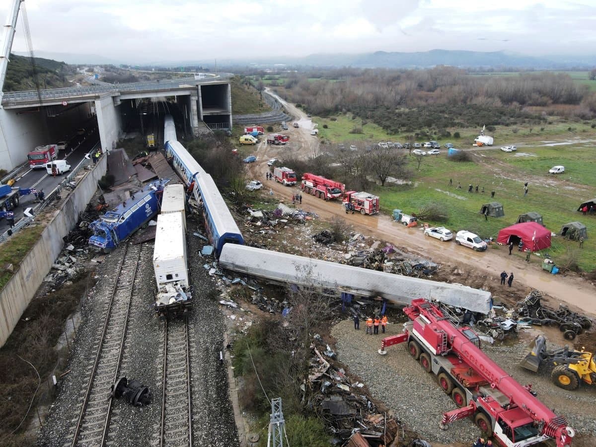 Δημοσκοπήσεις: Χαμηλή εμπιστοσύνη στην κυβέρνηση και τον Κυριάκο Μητσοτάκη