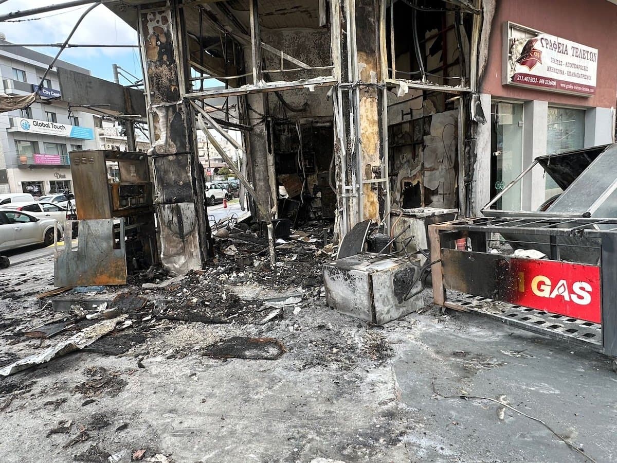 Φωτιά σε βενζινάδικο στην Αργυρούπολη
