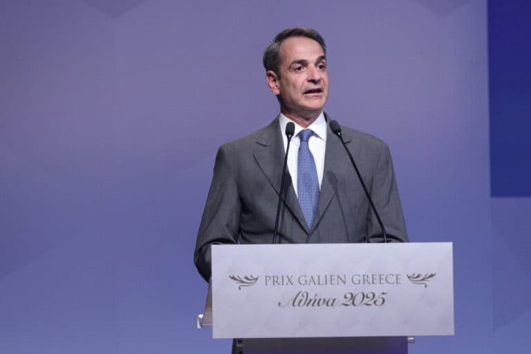 Μητσοτάκης: Νομοθετική ρύθμιση-κίνητρο για τον επαναπατρισμό γιατρών από τις ΗΠΑ