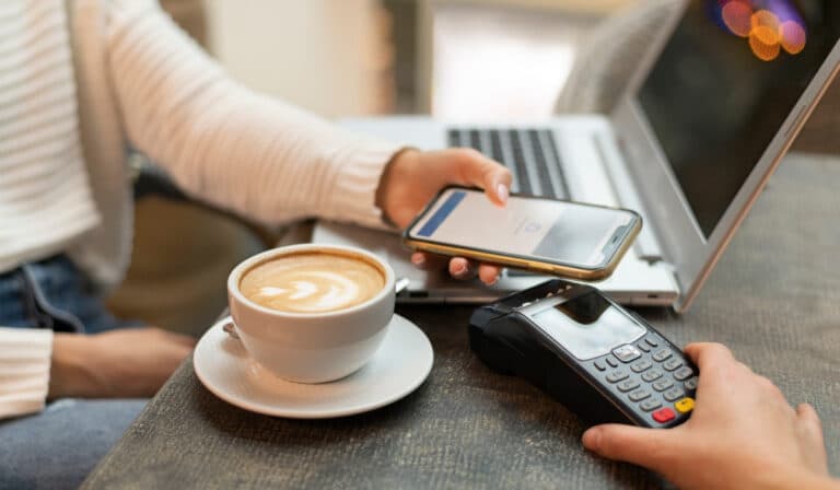 Υποχρεωτικές οι πληρωμές μέσω IRIS για όλες τις επιχειρήσεις από τον Νοέμβριο