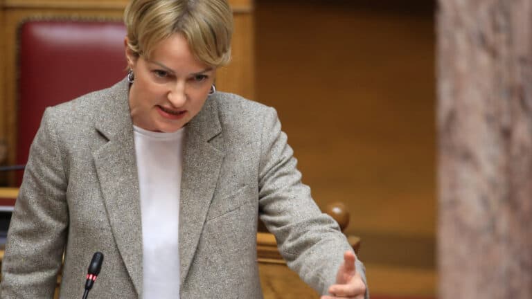 Καρφιά της ΝΔ στην αντιπολίτευση με φόντο την έκρηξη στη Hellenic Train