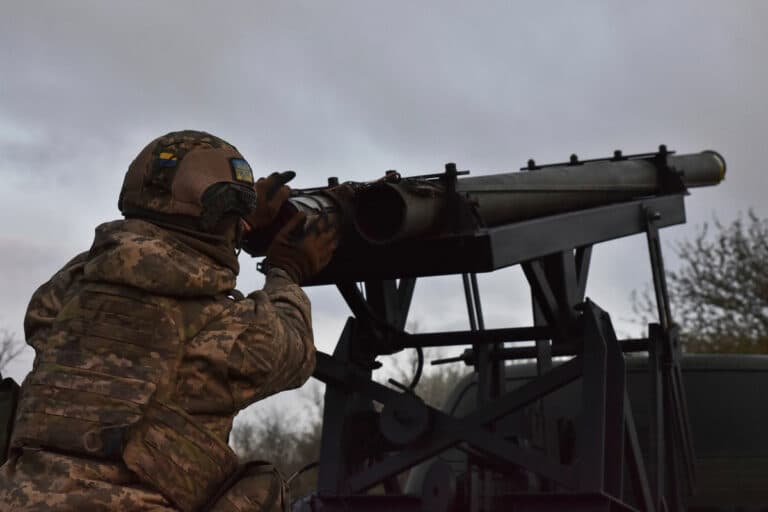 Bloomberg: Οι ΗΠΑ θα απαιτήσουν από τον Πούτιν να έχει δικό της στρατό η Ουκρανία