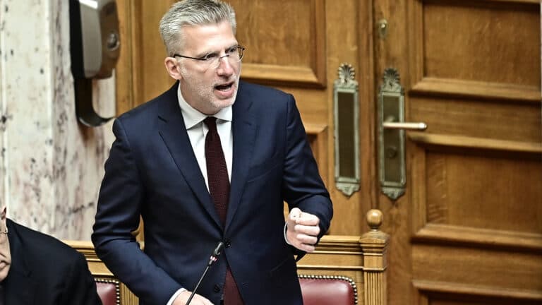 Γιατί ξαναβρίσκεται στο επίκεντρο ο Άκης Σκέρτσος