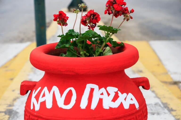 Χριστός Ανέστη: Οι καλύτερες ευχές για να στείλετε