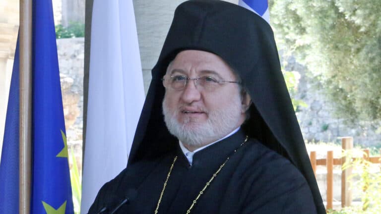 Ο Ελπιδοφόρος κερδίζει «πόντους» και στο Βατικανό