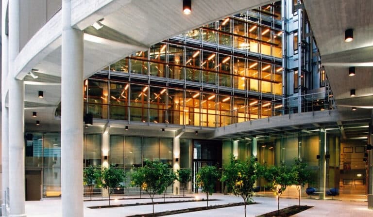 Euroxx: Ανεβάζει την τιμή-στόχο της ΓΕΚ ΤΕΡΝΑ στα 28 ευρώ