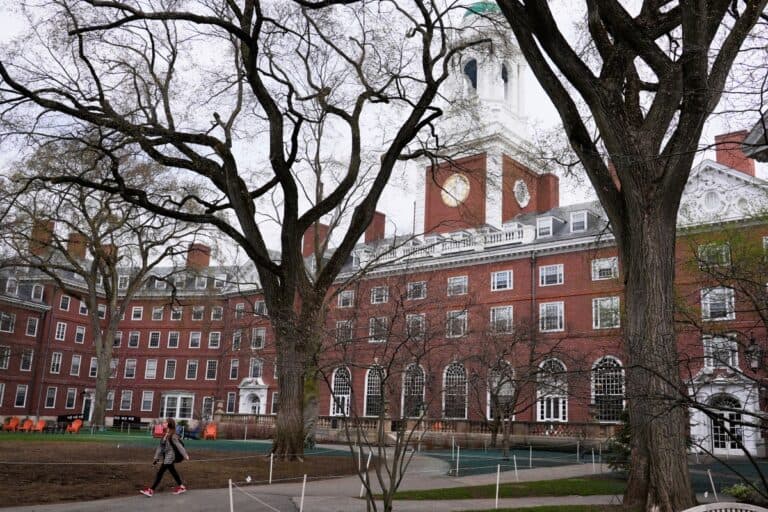 Αμερικανική υστερία: Κατηγορούν το Χάρβαρντ για δεσμούς με την Κίνα