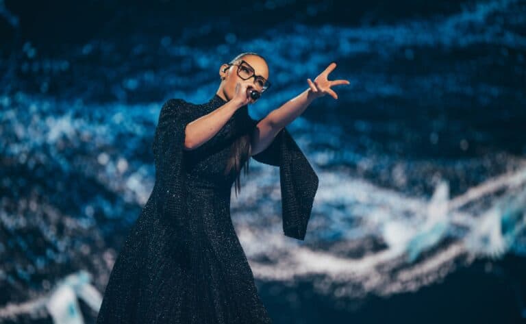 Ο Γιώργος Καπουτζίδης εμψυχώνει την Klavdia στη Eurovision 2025