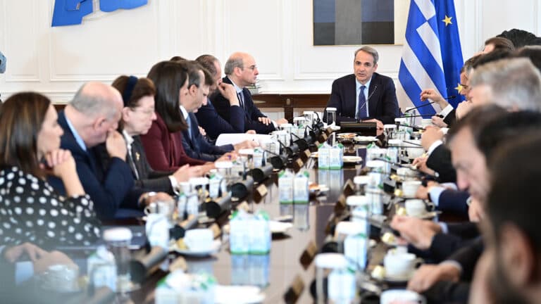 Ψάχνουν και δεν βρίσκουν Γραμματείς υπουργείων