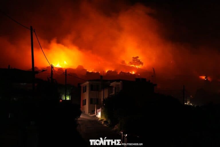 Πύρινη κόλαση στη Χίο: Μαίνεται η μεγάλη φωτιά