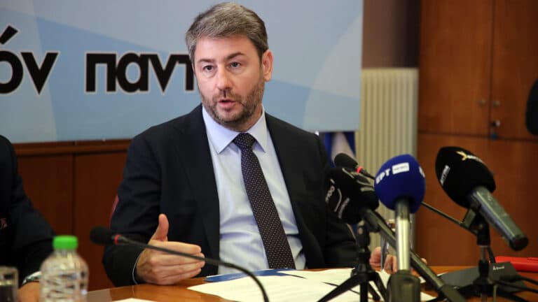 Ανδρουλάκης: Στήριξη στις μικρομεσαίες επιχειρήσεις