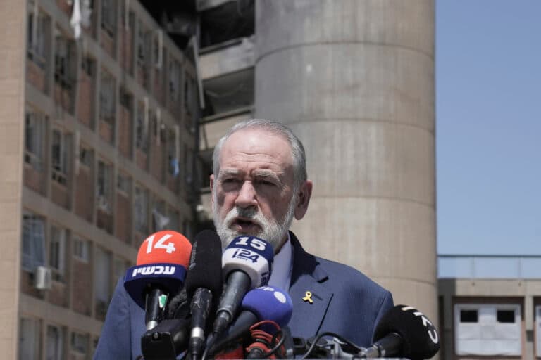 Αμερικανός πρέσβης κατακεραυνώνει τον Μακρόν για την Παλαιστίνη: «Πολύ ηλίθια» απόφαση – «Σαν να χαρίζεις τη νίκη στους Ναζί»