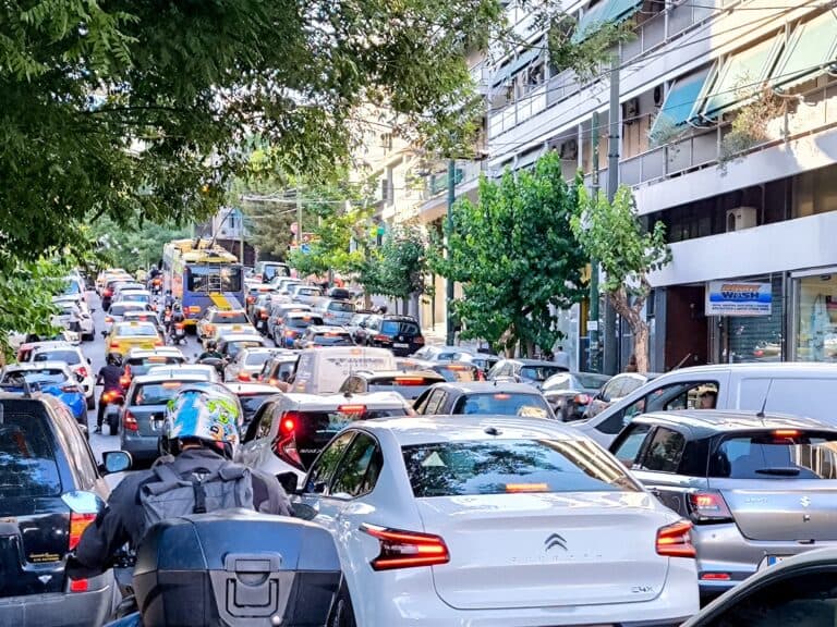 Χάος στους δρόμους της Αθήνας – Πού υπάρχει κίνηση τώρα