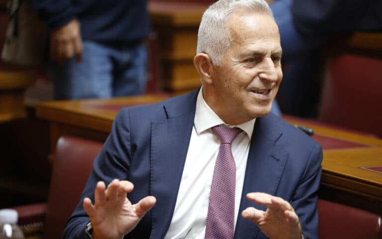 Ο ναύαρχος απαντά με «τορπίλες» στις διαρροές