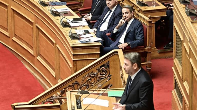 Επίκαιρη ερώτηση Ανδρουλάκη σε Μητσοτάκη για την ακρίβεια και το ιδιωτικό χρέος