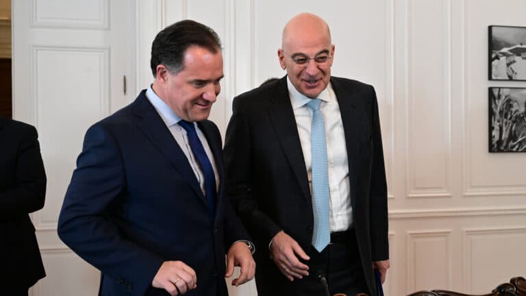 Ο Άδωνις πέταξε την «καυτή πατάτα» στον Δένδια