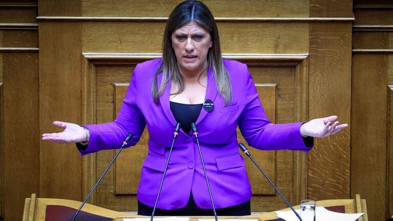 Η Ζωή ετοιμάζεται για παρέλαση στην πλατεία Συντάγματος