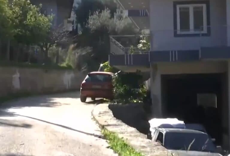 Πάτρα: Ελεύθερος ο θείος του 3χρονου – «Εδώ χτύπησε το κεφάλι του και έπεσε στο τσιμέντο», συγκλονίζει ο παππούς του