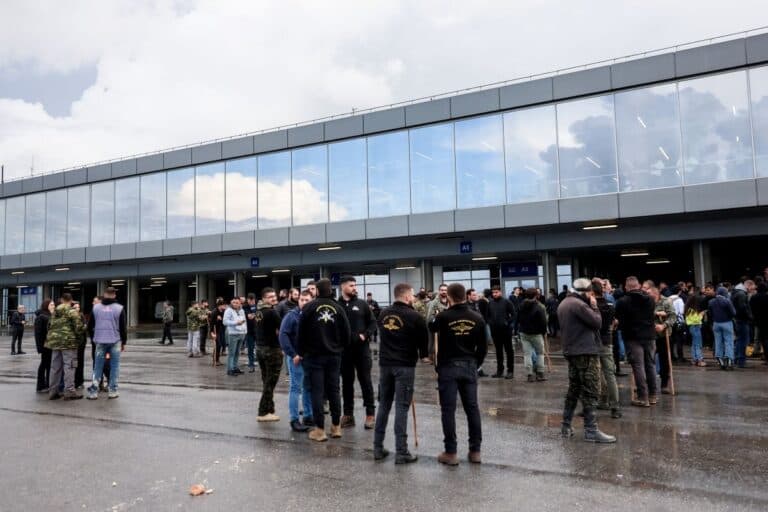 Ηράκλειο: Αποχώρησαν οι αγρότες από την πίστα του αεροδρομίου