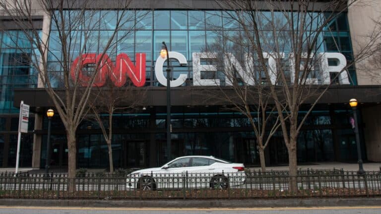 Ο Τραμπ επιθυμεί το CNN σε «φιλικά χέρια» – Αντιπαράθεση Paramount και Netflix για το ιστορικό δίκτυο