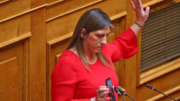 Ζωή Κωνσταντοπούλου κατά Μαρίας Συρεγγέλα: «Η Σεμερτζίδου ήταν στο γραφείο σου», «Ψεύδεσαι ασύστολα»