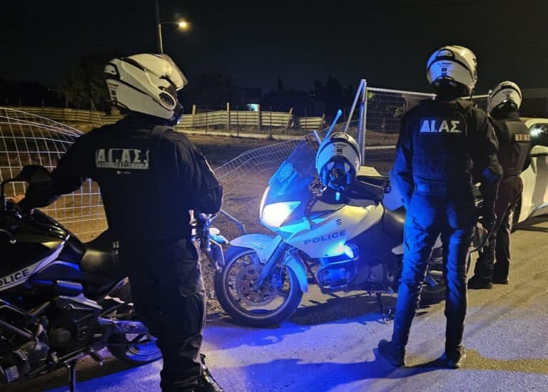 Καλύβια: Εντοπίστηκε βόμβα κάτω από αυτοκίνητο