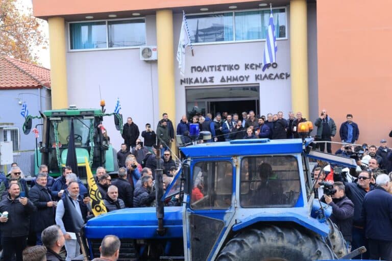 Πρώτα μηνύματα από τη σύσκεψη των αγροτών: «Είμαστε μια γροθιά»