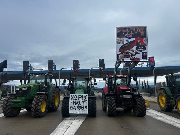 Κομμένη στα δύο η χώρα: Έκλεισαν την Ιονία Οδό και την Αθηνών – Λαμίας οι αγρότες